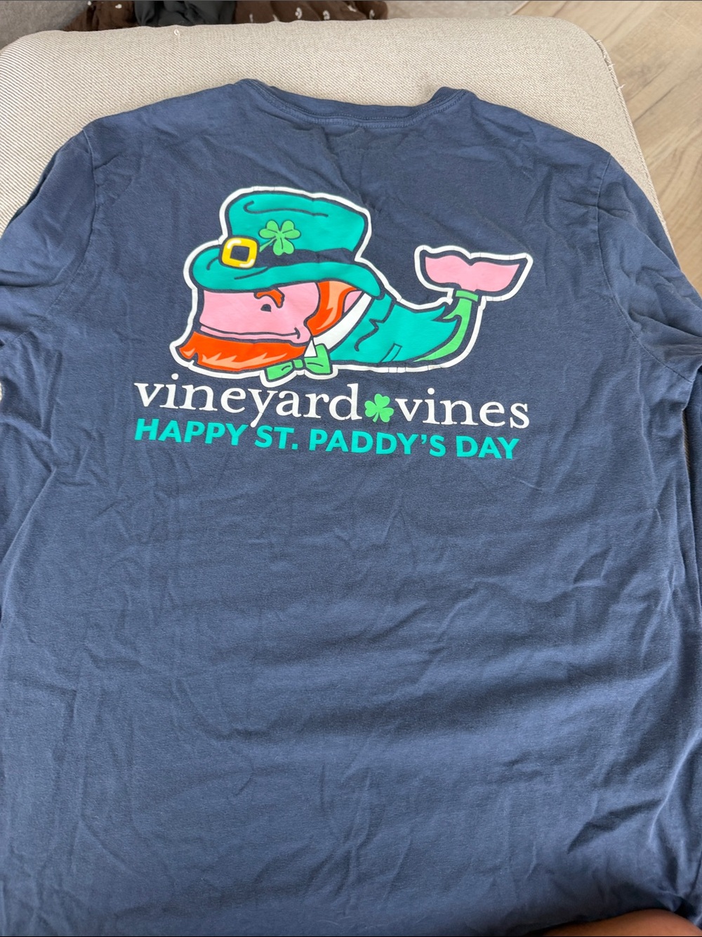 Vineyard Vines Navy men’s St. Paddy's Day Leprechaun Whale Tee